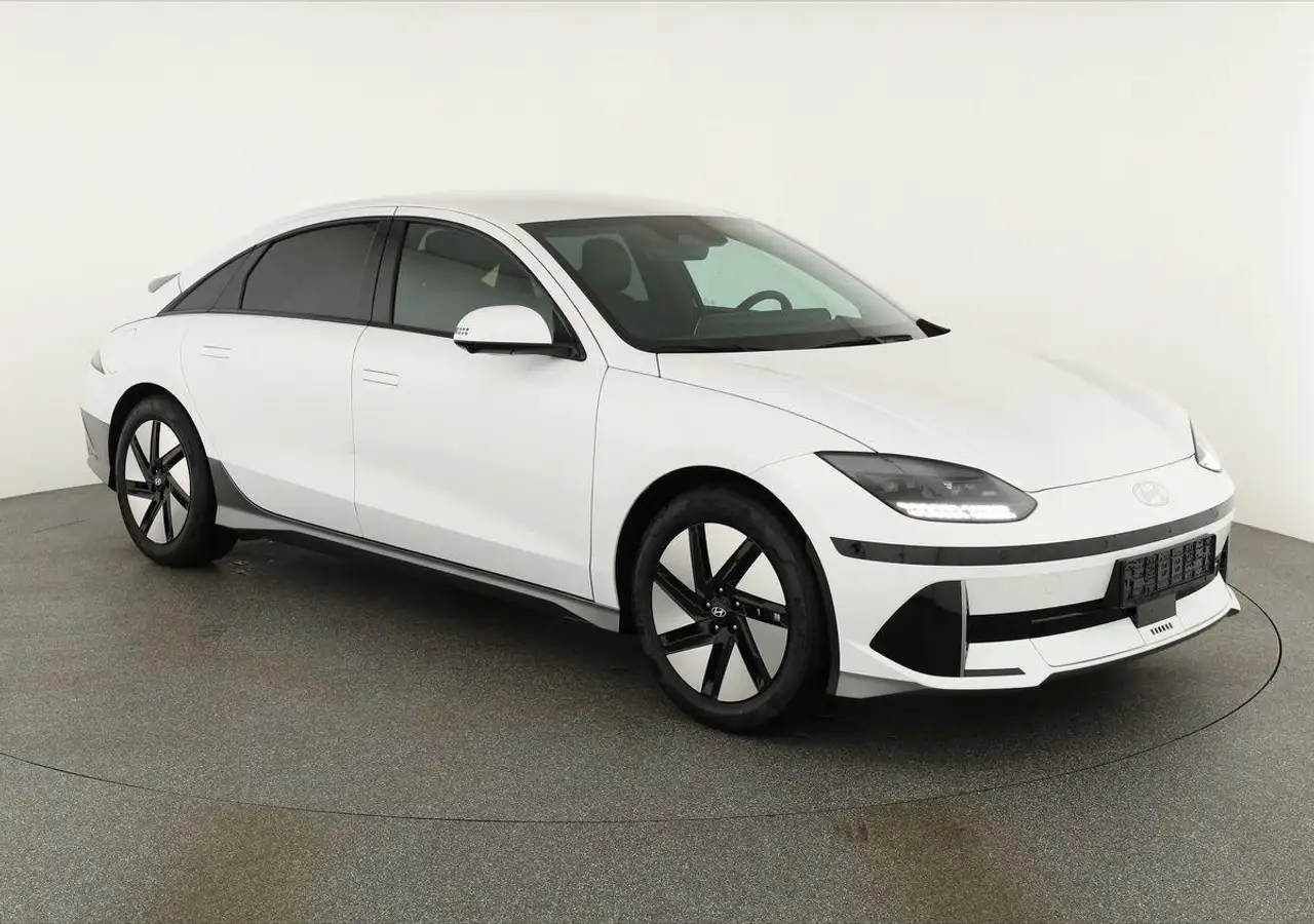 Hyundai IONIQ 6 Top Line Elektro 4WD Top-LINE 4WD, HuD, Navi, M... — photo 1 of 39