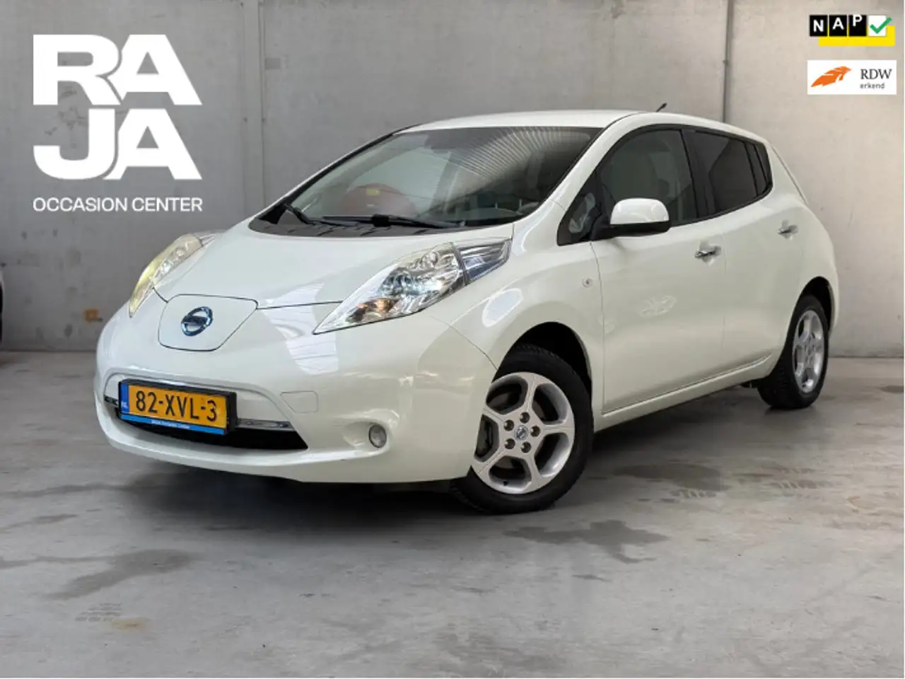 Nissan Leaf Base 24 kWh NAP Clima Cruise Camera Dealeronderhou — photo 1 of 23