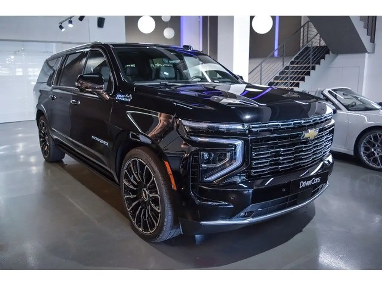 Chevrolet Suburban 6.2 V8 High Country — photo 1 of 15