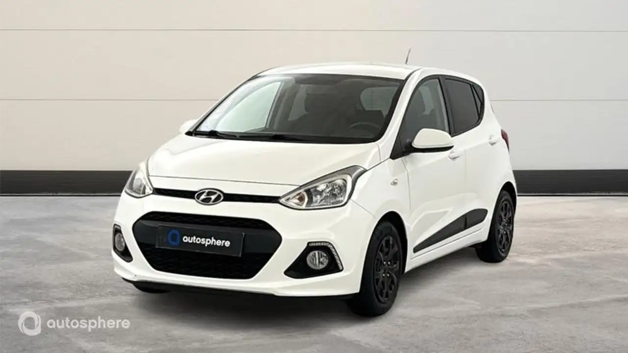 Hyundai i10 1.0 66ch UEFA EURO 2016 — photo 1 of 20