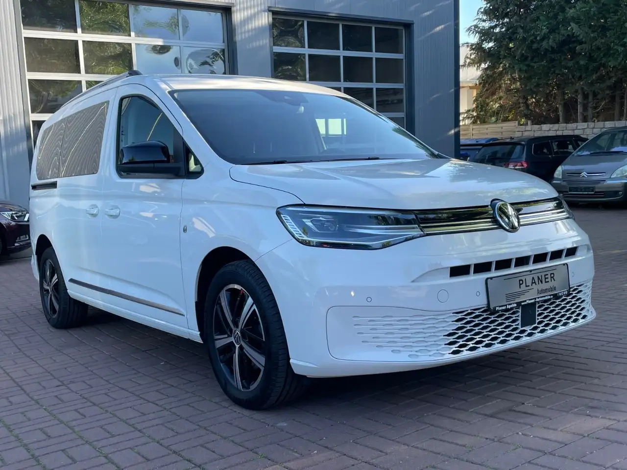Volkswagen Inny Caddy Maxi Style DSG AHK Standh. LED 1.Hand — photo 1 of 15