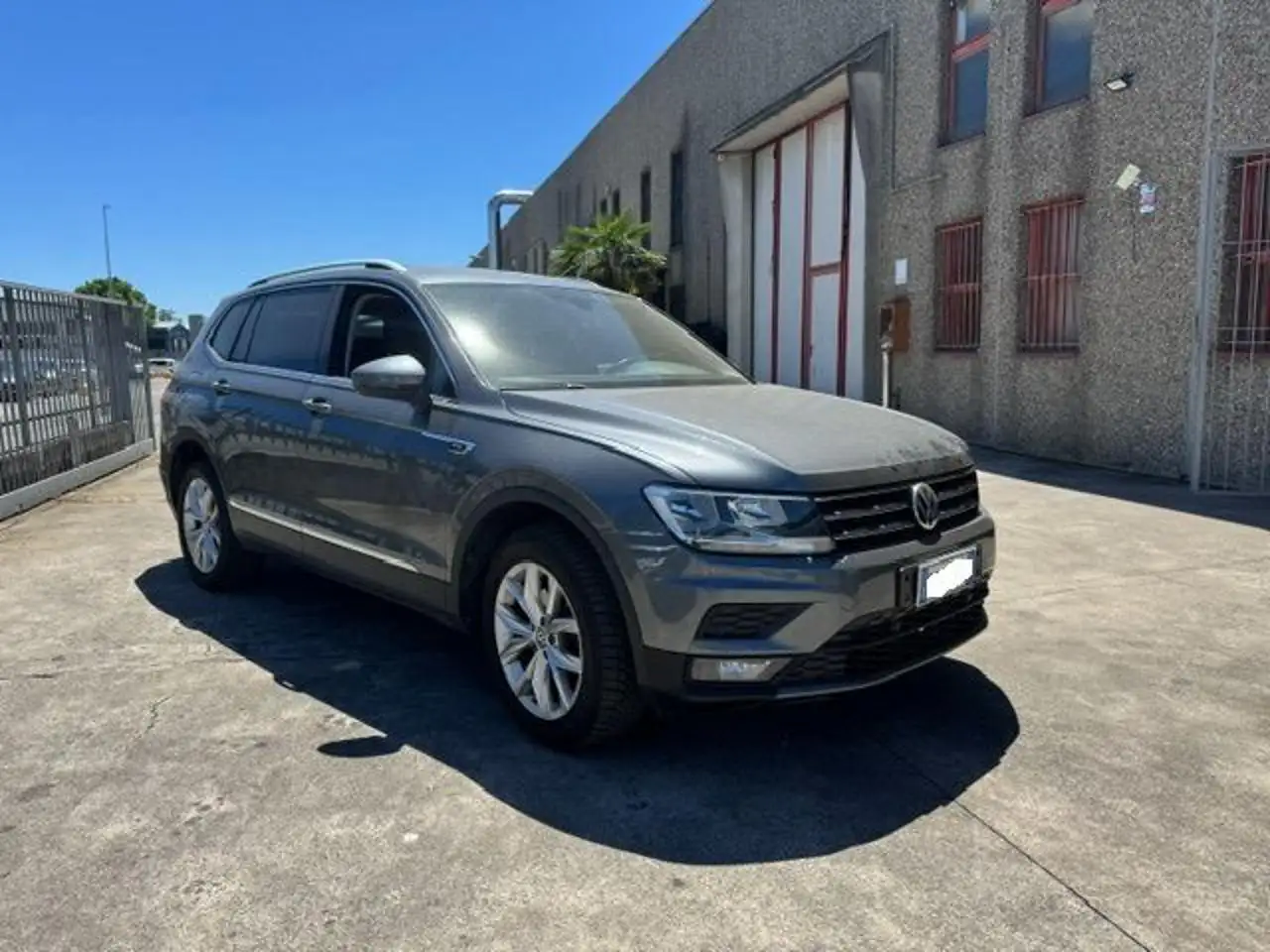 Volkswagen Tiguan Allspace 2.0 TDI SCR DSG 4MOTION Advanced BMT — photo 1 of 14