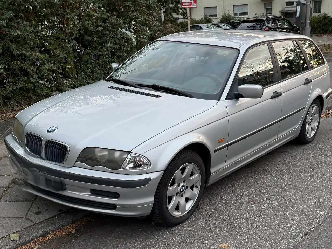BMW 318 318i touring — photo 1 of 7