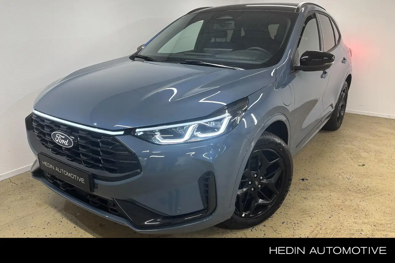 Ford Kuga 2.5 PHEV BlueCruise Edition — photo 1 of 25