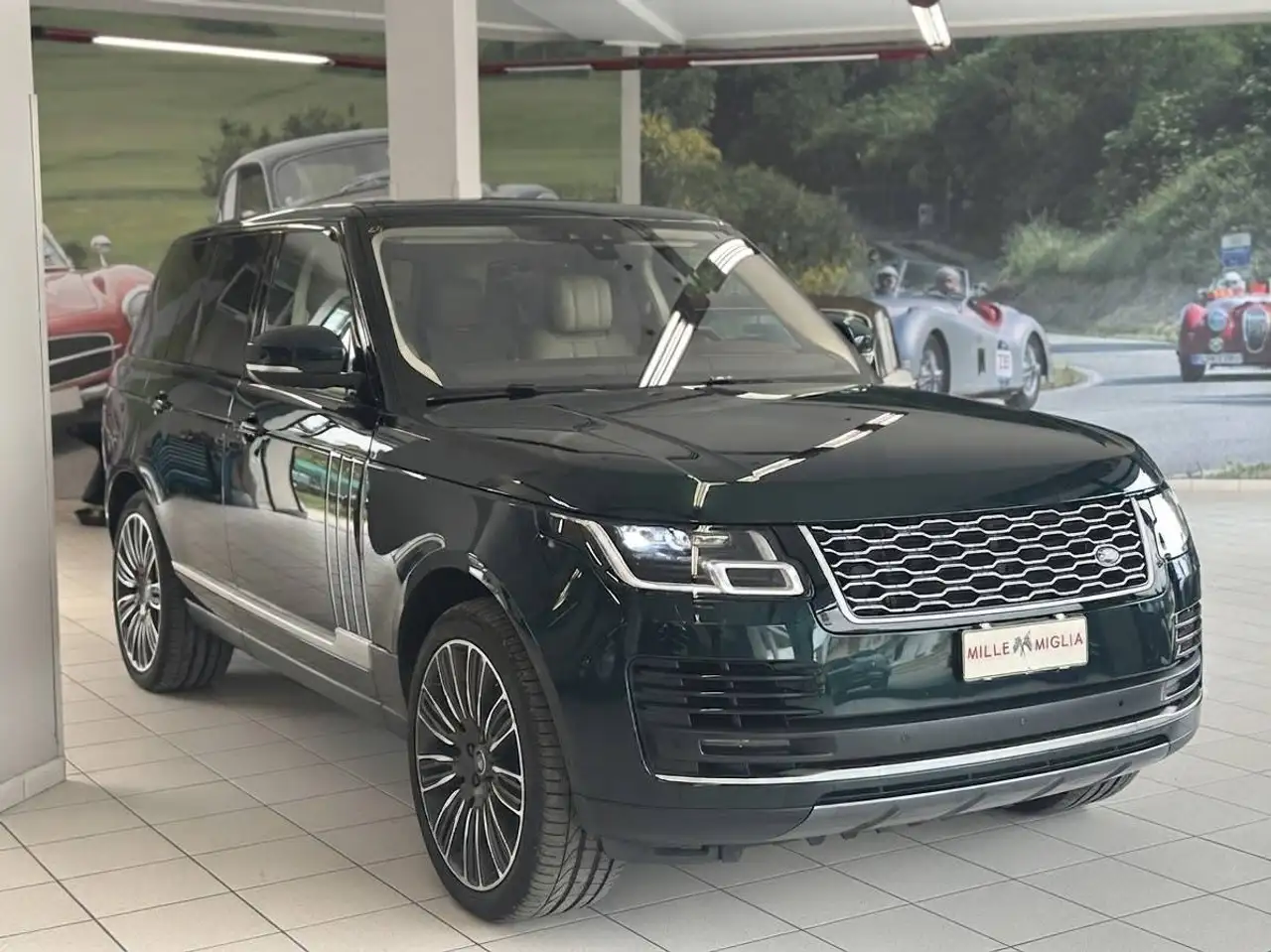 Land Rover Range Rover 3.0 Vogue i6 mhev auto — photo 1 of 14