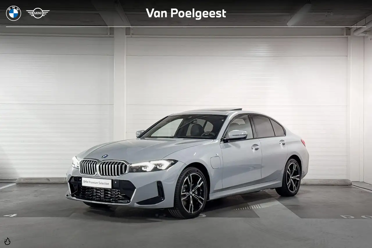BMW 330 3 Serie Sedan 330e M Sport | Schuifdak | Trekhaak — photo 1 of 15