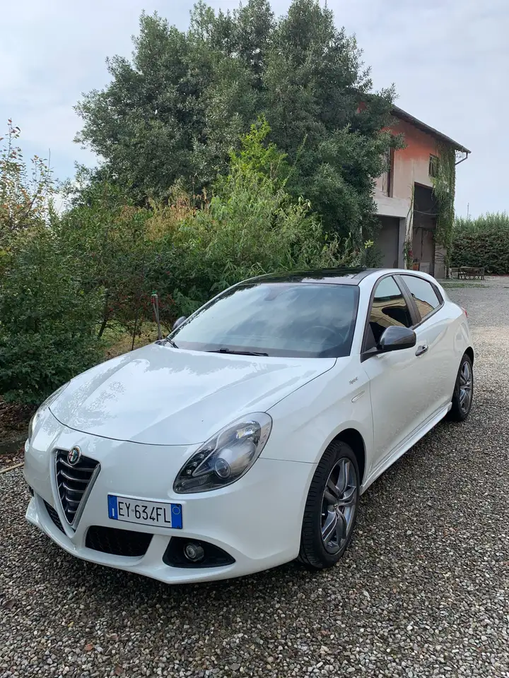 Alfa Romeo Giulietta Alfa Romeo Giulietta 1.4 MultiAir Turbo 150 CV Sprint — photo 1 of 15