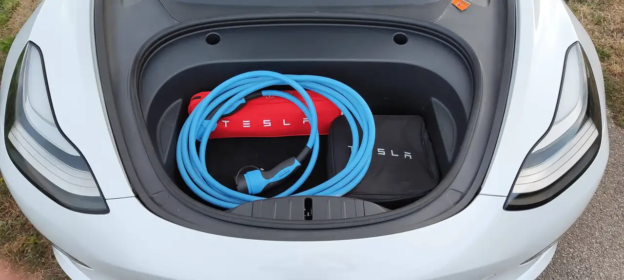 Tesla Model 3 Model 3 Long Range AWD 75kWh — photo 1 of 14