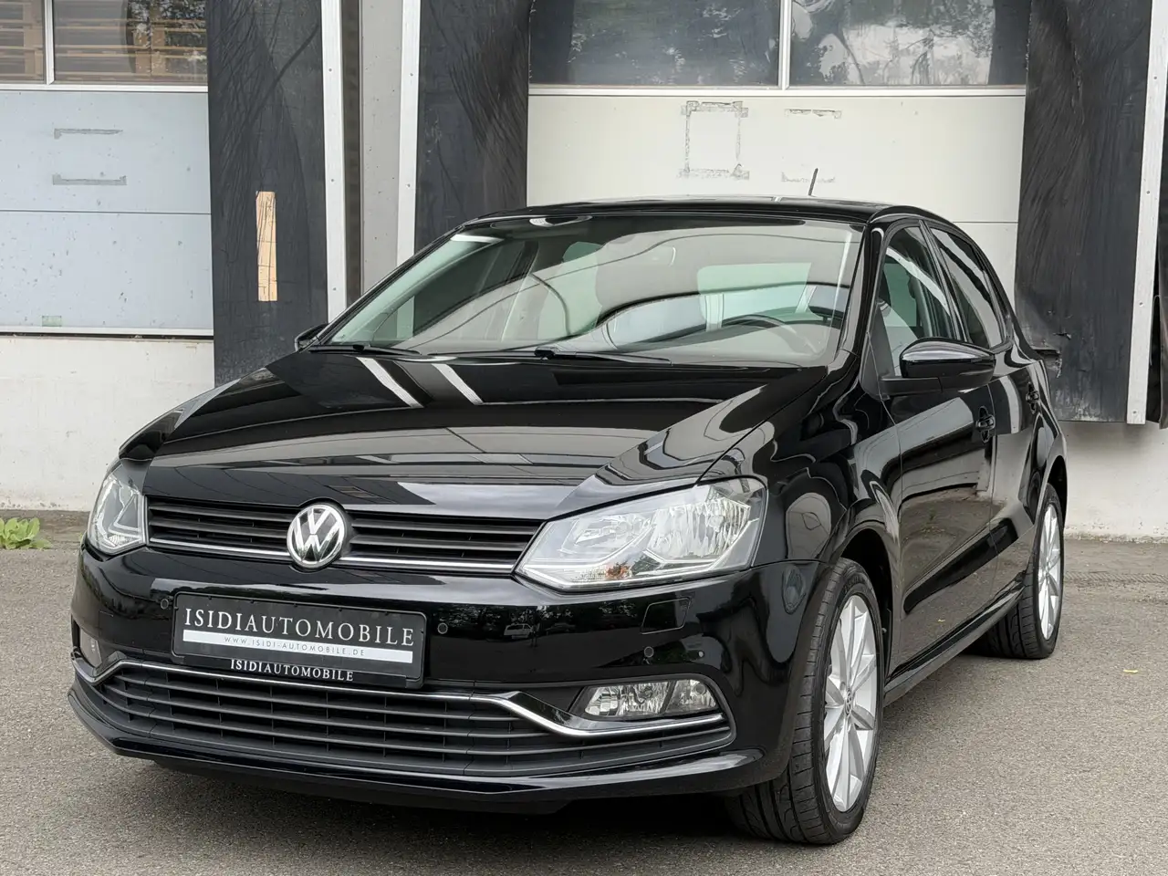 Volkswagen Polo Highline Sitzheizung Klimaaut. Einparkhilfe — photo 1 of 35