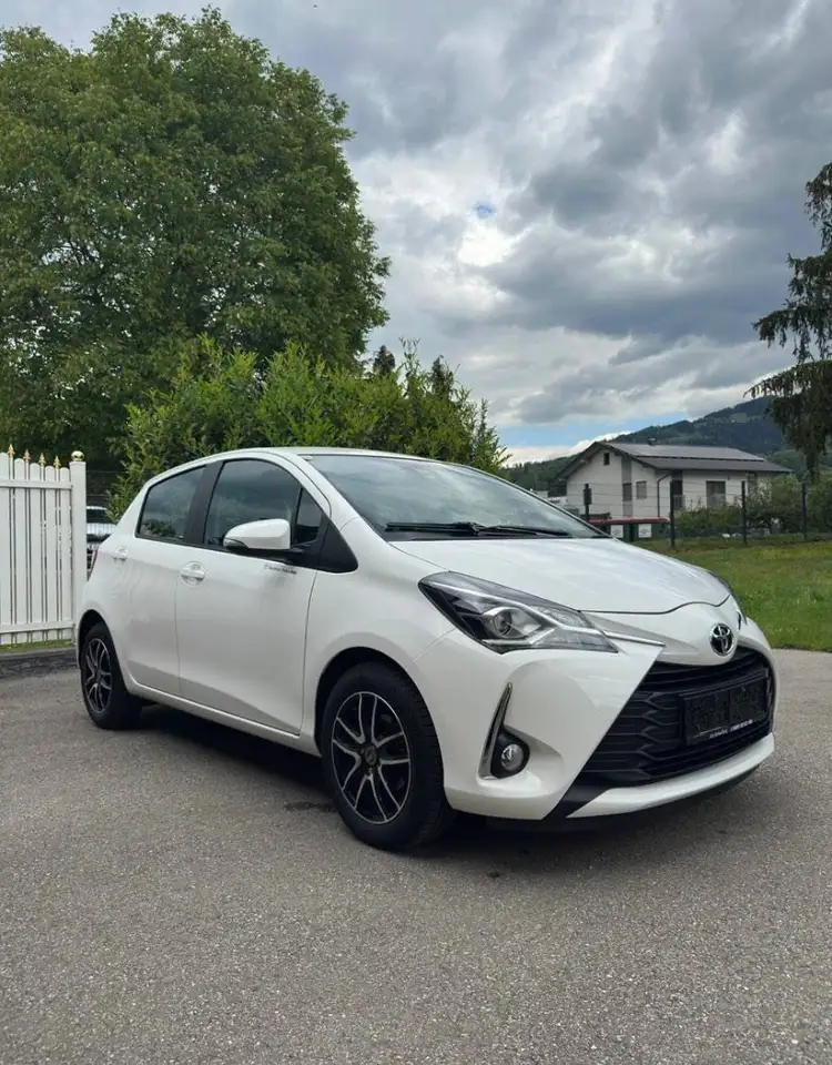 Toyota Yaris 1,0 VVT-i Active — photo 1 of 10