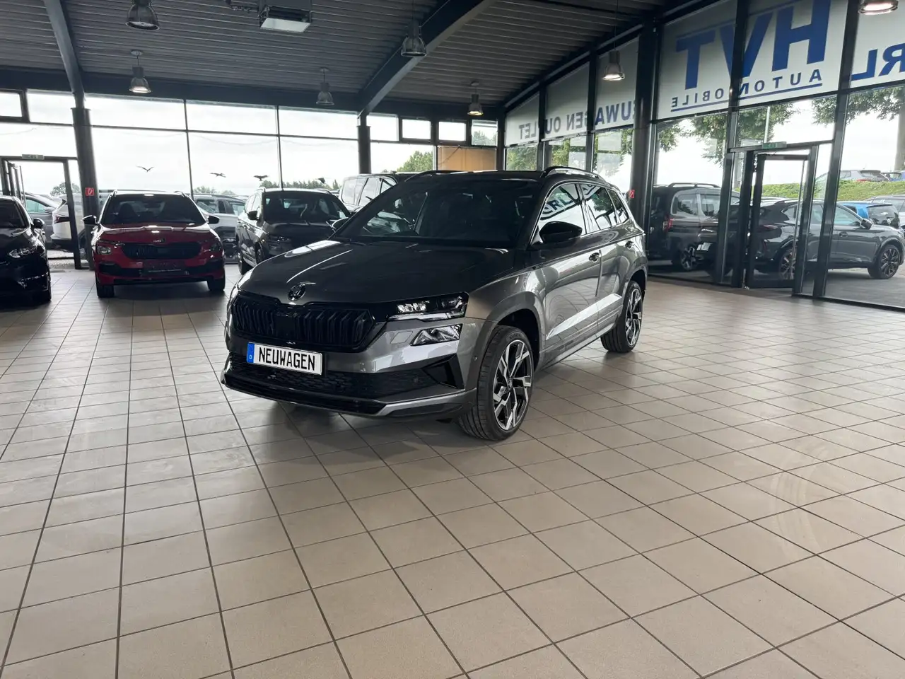 Skoda Karoq 1.5 TSI 110KW 7DSG Sportline AHK|PANO|NAVI|ACC — photo 1 of 37