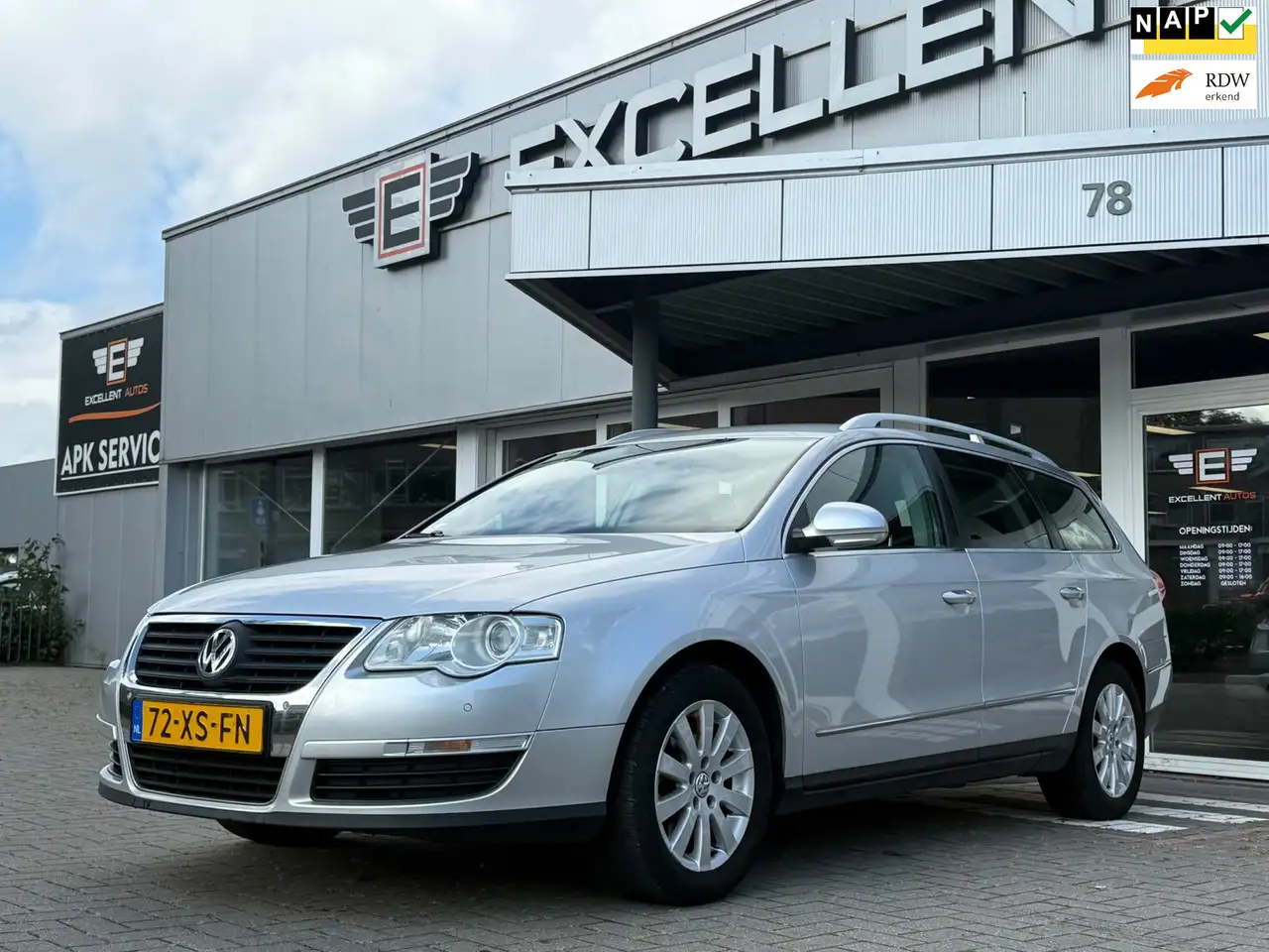 Volkswagen Passat Variant 2.0 FSI Comfortline Business — photo 1 of 22