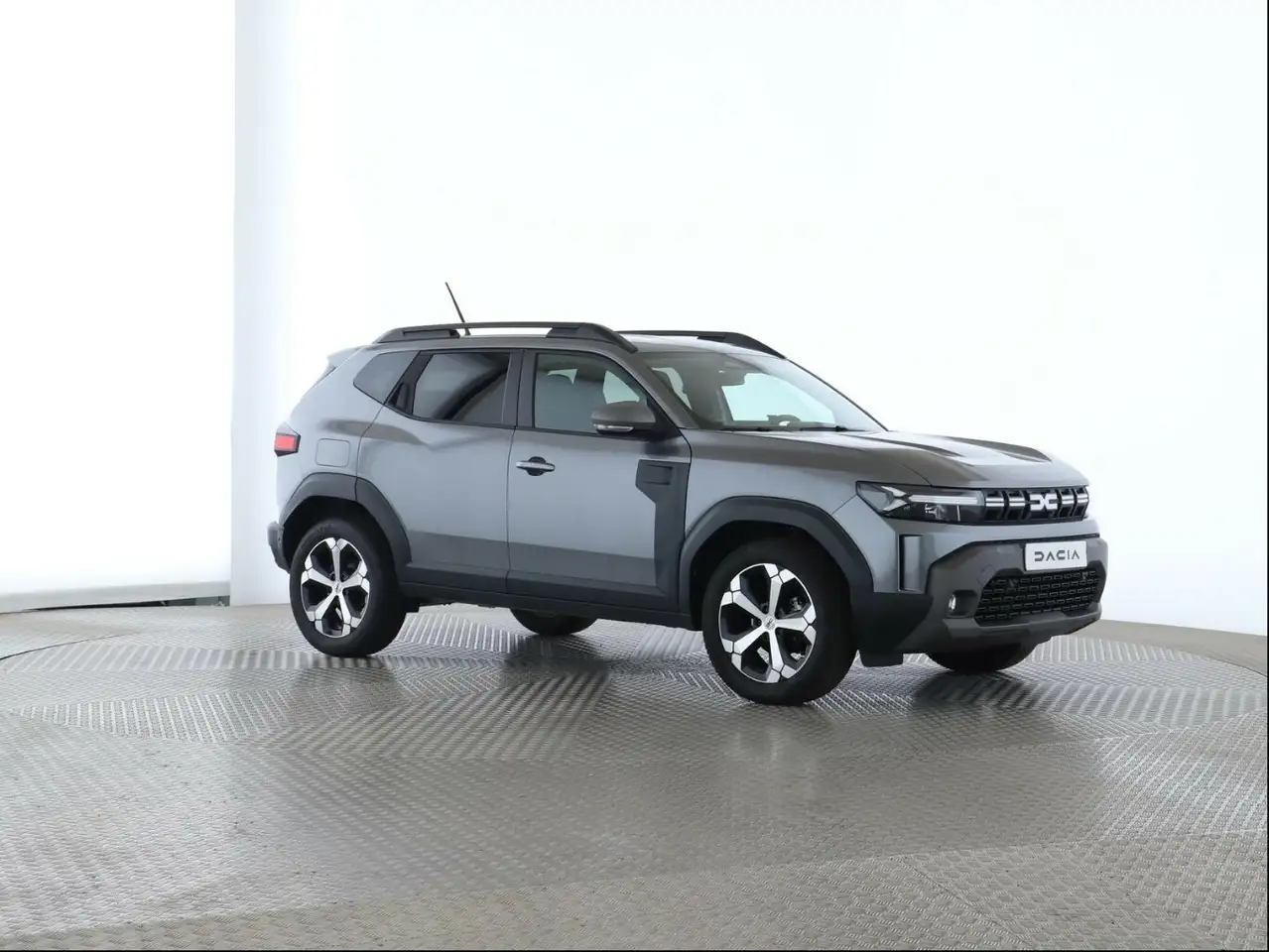 Dacia Duster TCe 130 Journey MILD HYBRID — photo 1 of 12