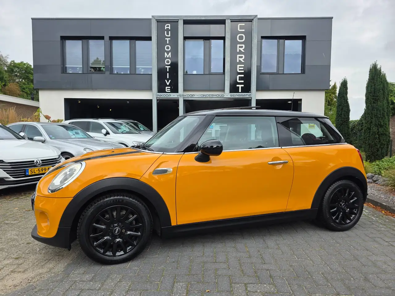 MINI Cooper 3-Deurs 1.5 First Born Edition — photo 1 of 35