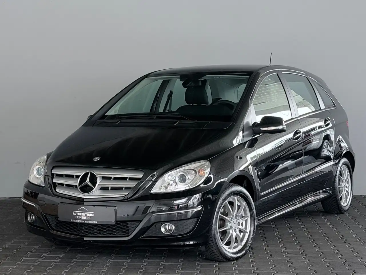 Mercedes-Benz B 200 Automatik KLIMA PARKTRONIC AHK — photo 1 of 17