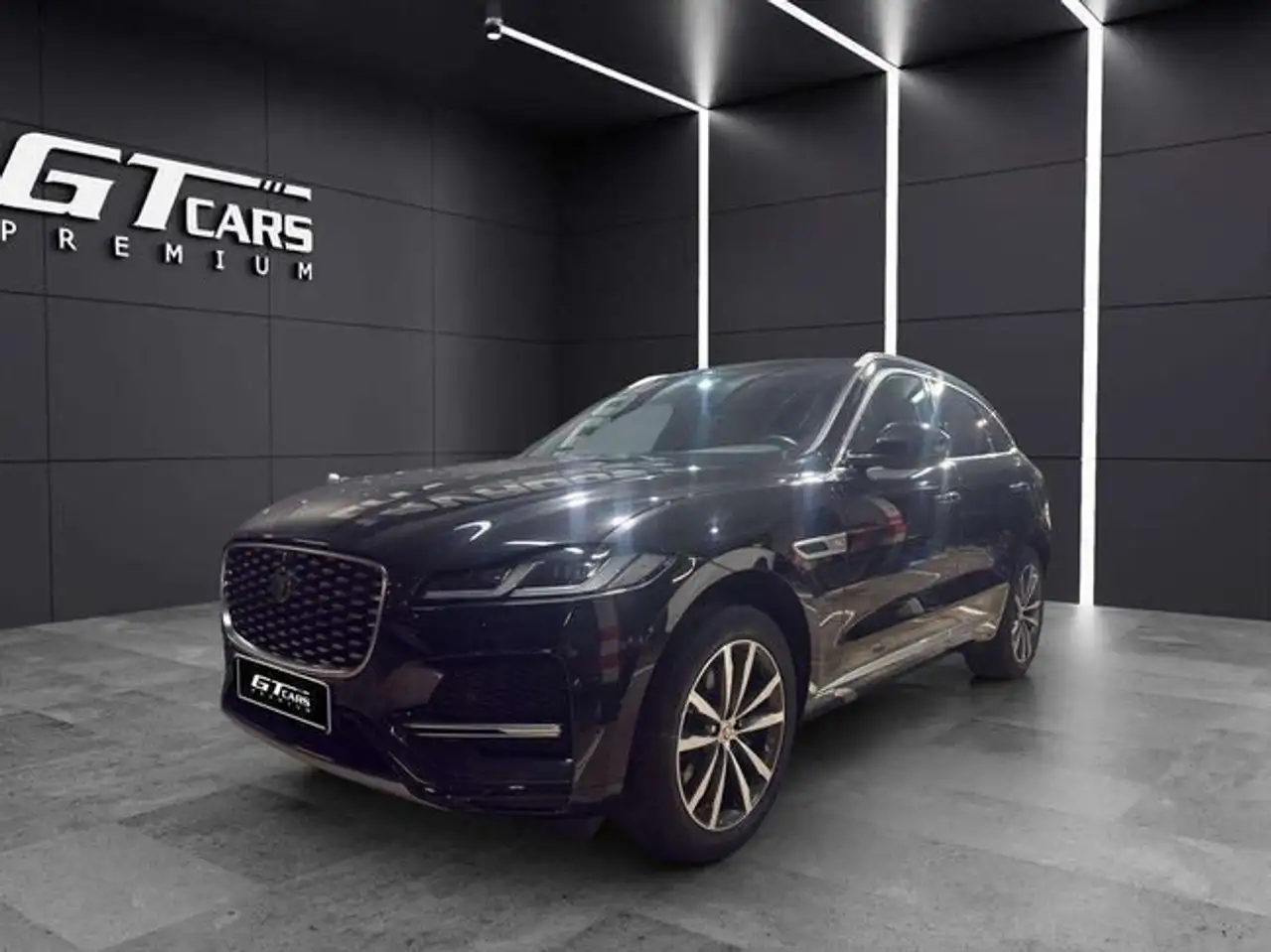 Jaguar F-Pace P400e — photo 1 of 15