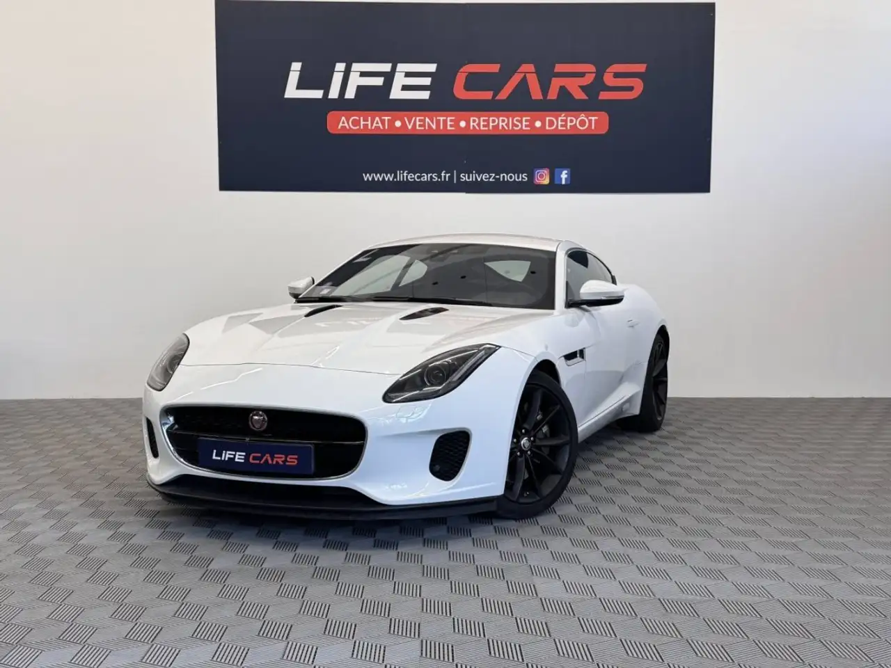 Jaguar F-Type Coupé Phase 2 300ch 2.0 P300 R-dynamic Turbo BVA 2019 entretien complet — photo 1 of 15