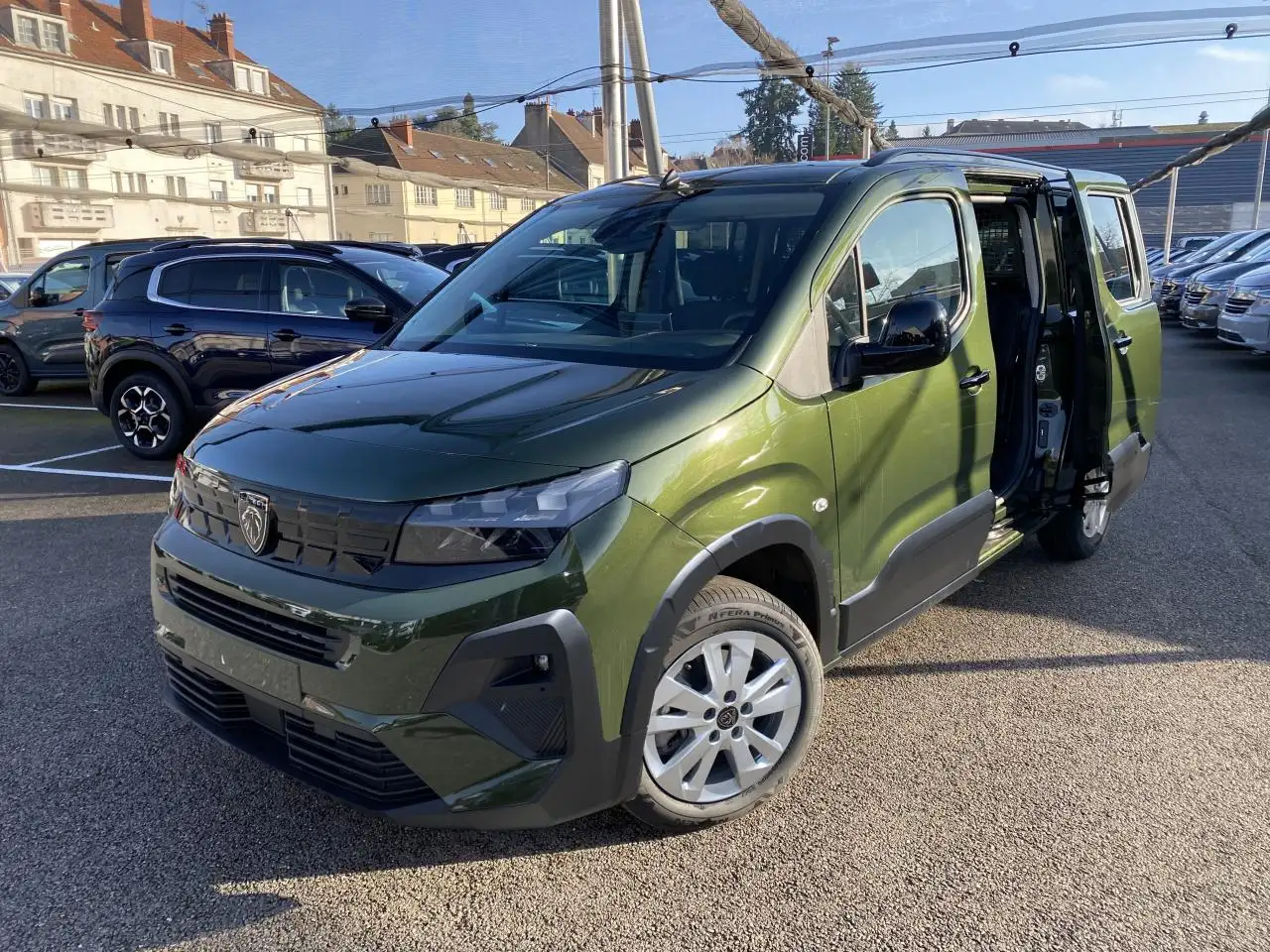 Peugeot Rifter (2) Long 1.5 BlueHDI S\u0026S 130 EAT8 ALLURE N1 SANS MALUS / MAIN LIBRE / GPS — photo 1 of 15