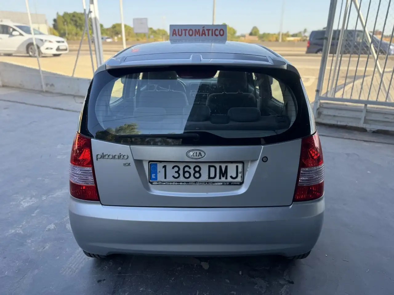 Kia Picanto 1.1 EX — photo 1 of 33