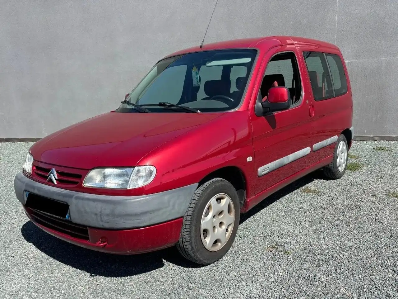 Citroen Berlingo 1.4 75CV — photo 1 of 14