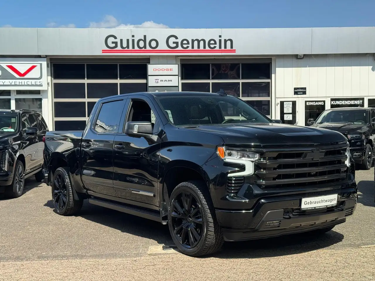 Chevrolet Silverado High Country 6.2 V8 Midnight Edition — photo 1 of 28