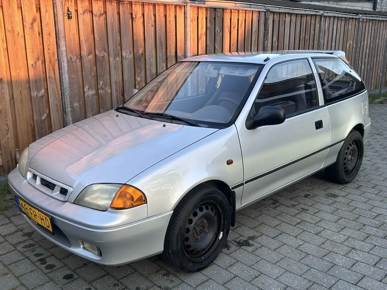 Suzuki Swift 1.0 Sensation GLS — photo 1 of 14