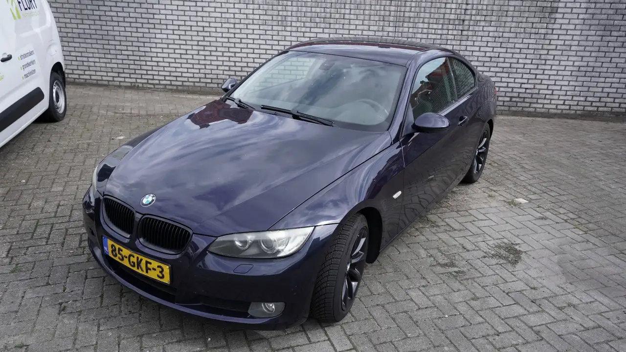 BMW 320 320i Coupe — photo 1 of 20