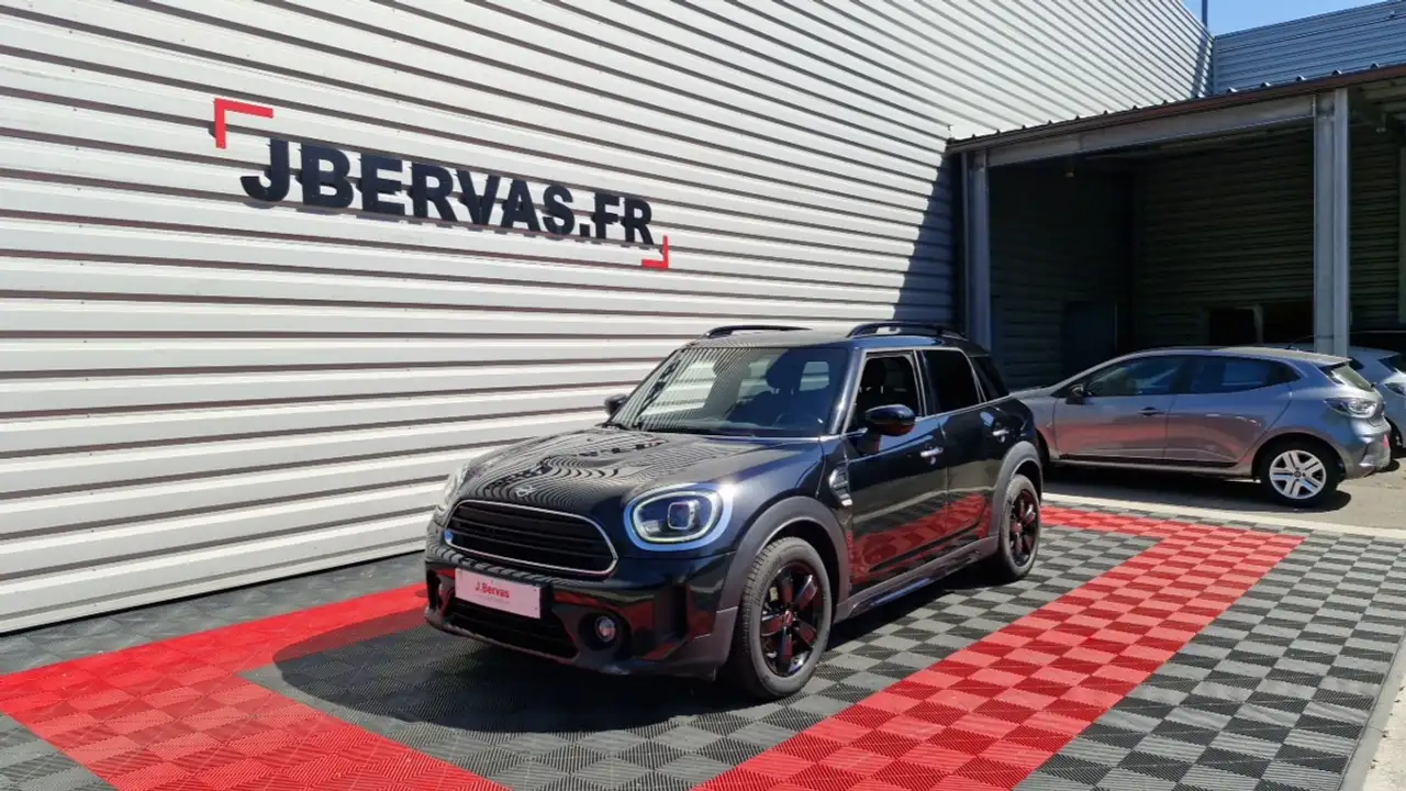 MINI F60 LCI 136 CH BVA7 COOPER ESSENTIAL — photo 1 of 29
