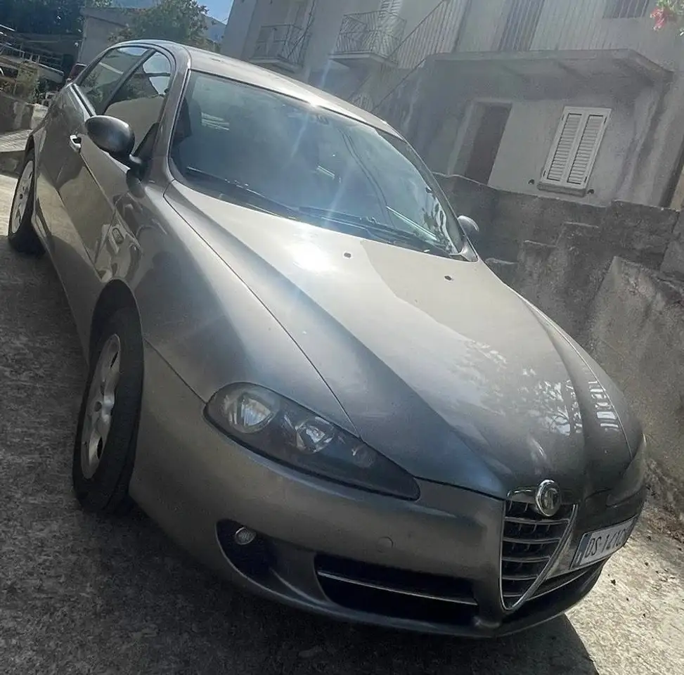 Alfa Romeo 147 5p 1.9 jtd Progression 120cv — photo 1 of 11