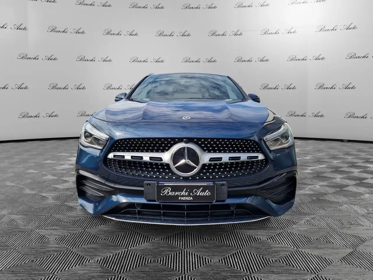 Mercedes-Benz GLA 200 GLA 200 d Premium 4matic AMG-Line IVA ESPOSTA — photo 1 of 15