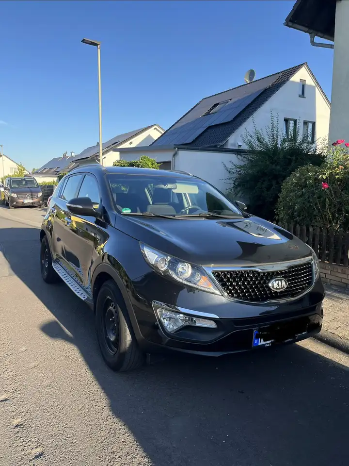 Kia Sportage Attract 2WD — photo 1 of 22