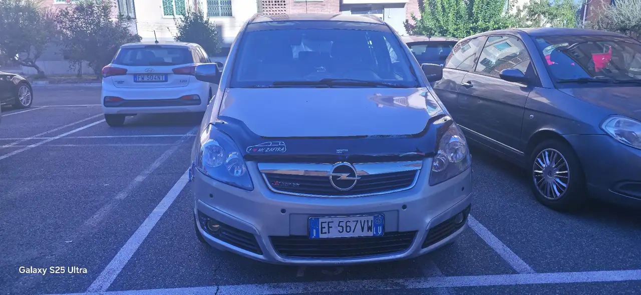 Opel Zafira 1.6 t. Cosmo ecoM 150cv — photo 1 of 11