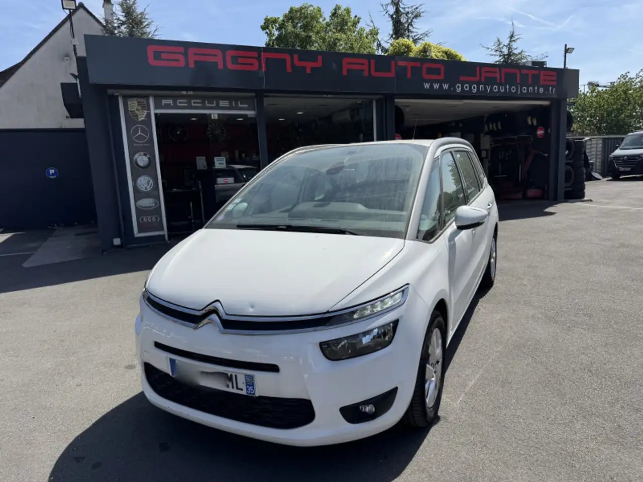 Citroen Grand C4 Picasso PURETECH 130CH CONFORT S\u0026S MOTEUR 20.000 km — photo 1 of 15