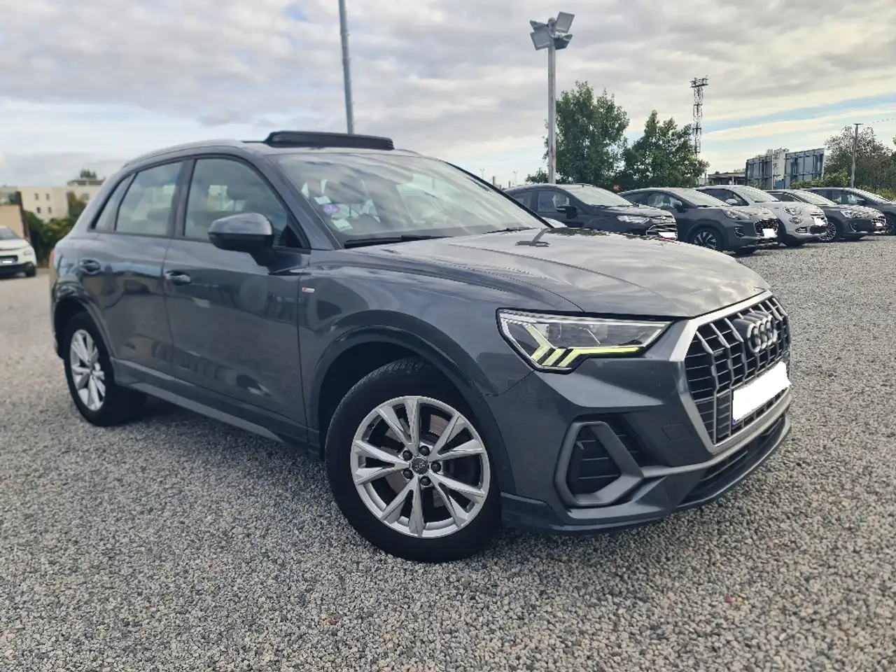 Audi Q3 45 TFSI 230 ch S tronic 7 Quattro S line * REPRISE POSSIBLE * — photo 1 of 14