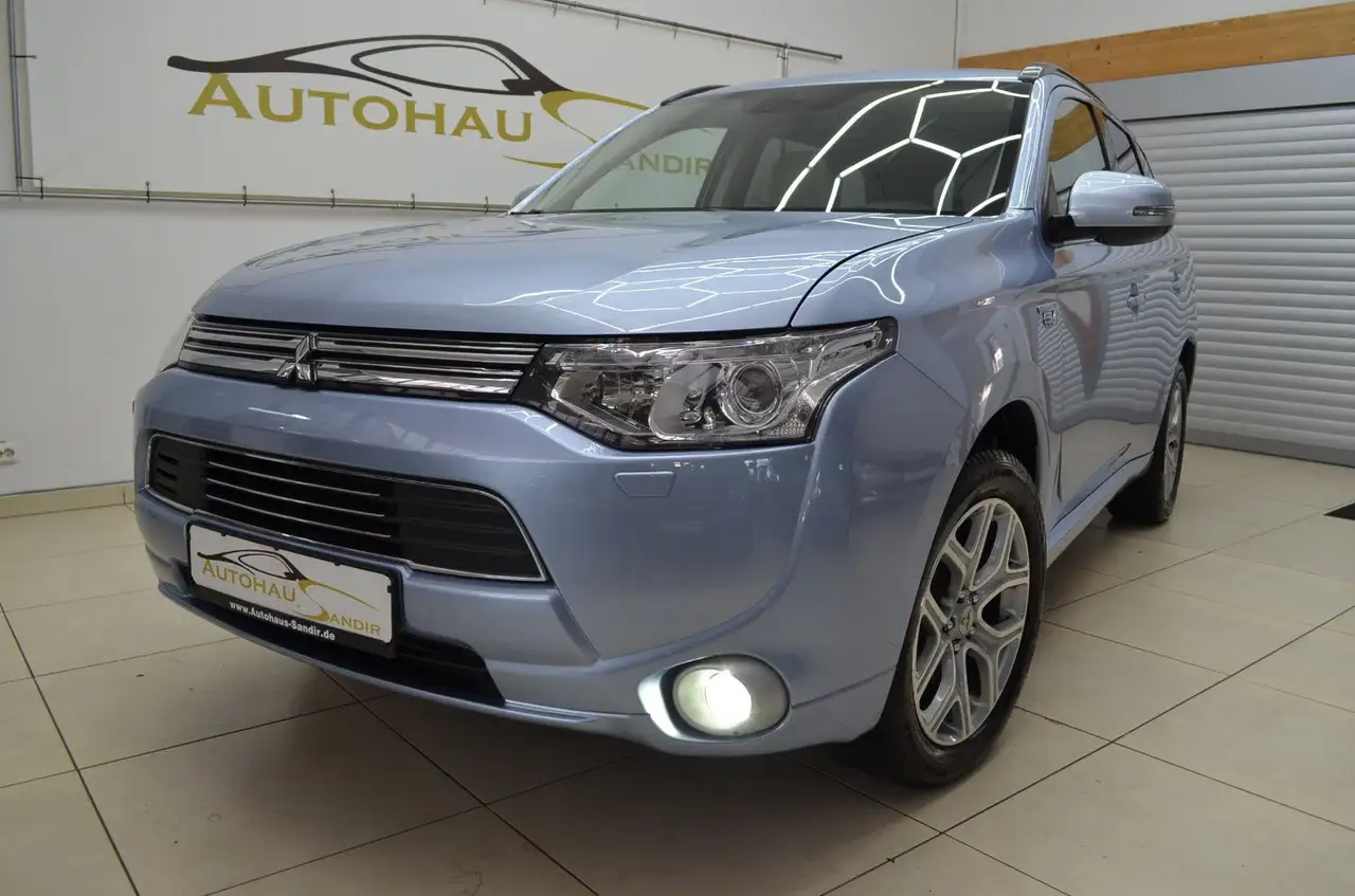 Mitsubishi Outlander PHEV Top 4WD ~Leder~Navi~GSD~LED — photo 1 of 22