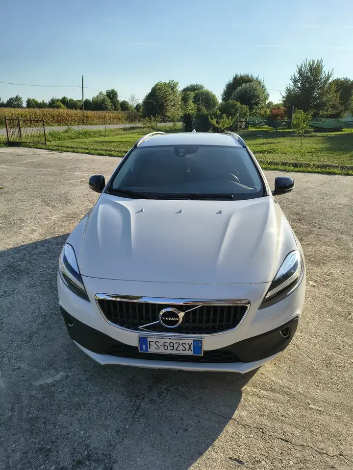 Volvo V40 Cross Country 2.0 d2 Business geartronic — photo 1 of 15