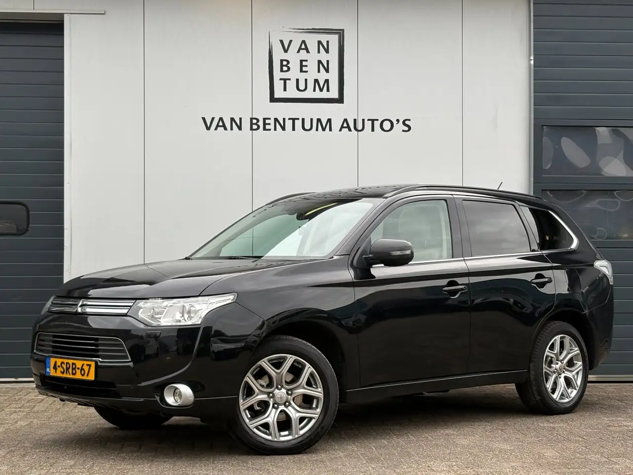 Mitsubishi Outlander 2.0 PHEV Schuifdak Navi Camera Leder Clima Cruise — photo 1 of 28