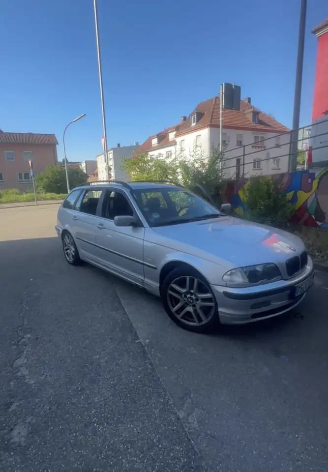 BMW 330 330d — photo 1 of 4