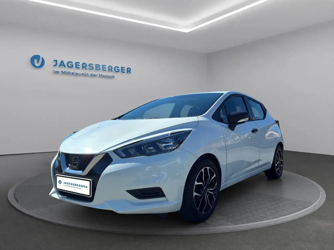 Nissan Micra Visia — photo 1 of 15