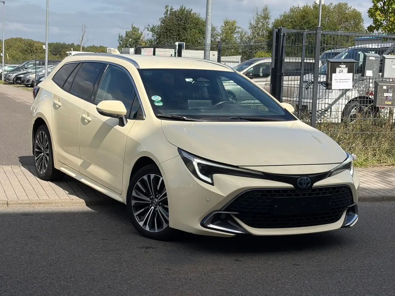 Toyota Corolla Touring Sports Hybrid Team D — photo 1 of 13
