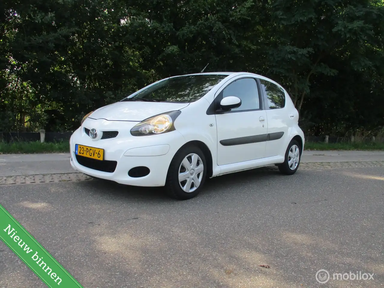 Toyota Aygo Comfort Navigator apk 09-2027 airco 4 deurs — photo 1 of 18