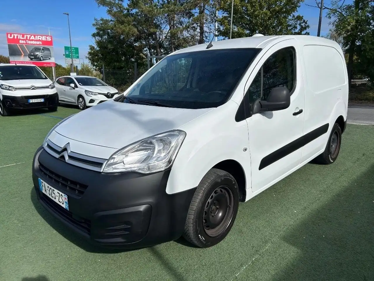 Citroen Berlingo Vu 3 places (7.490 HT) 1.6 BLUEHDI 75 BUSINESS — photo 1 of 21