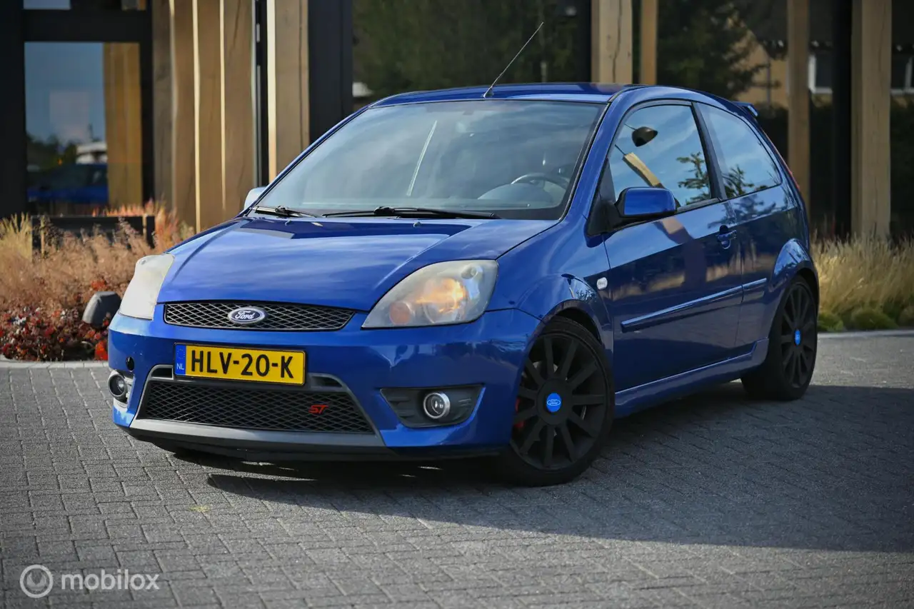 Ford Fiesta 2.0-16V ST 150PK — photo 1 of 24