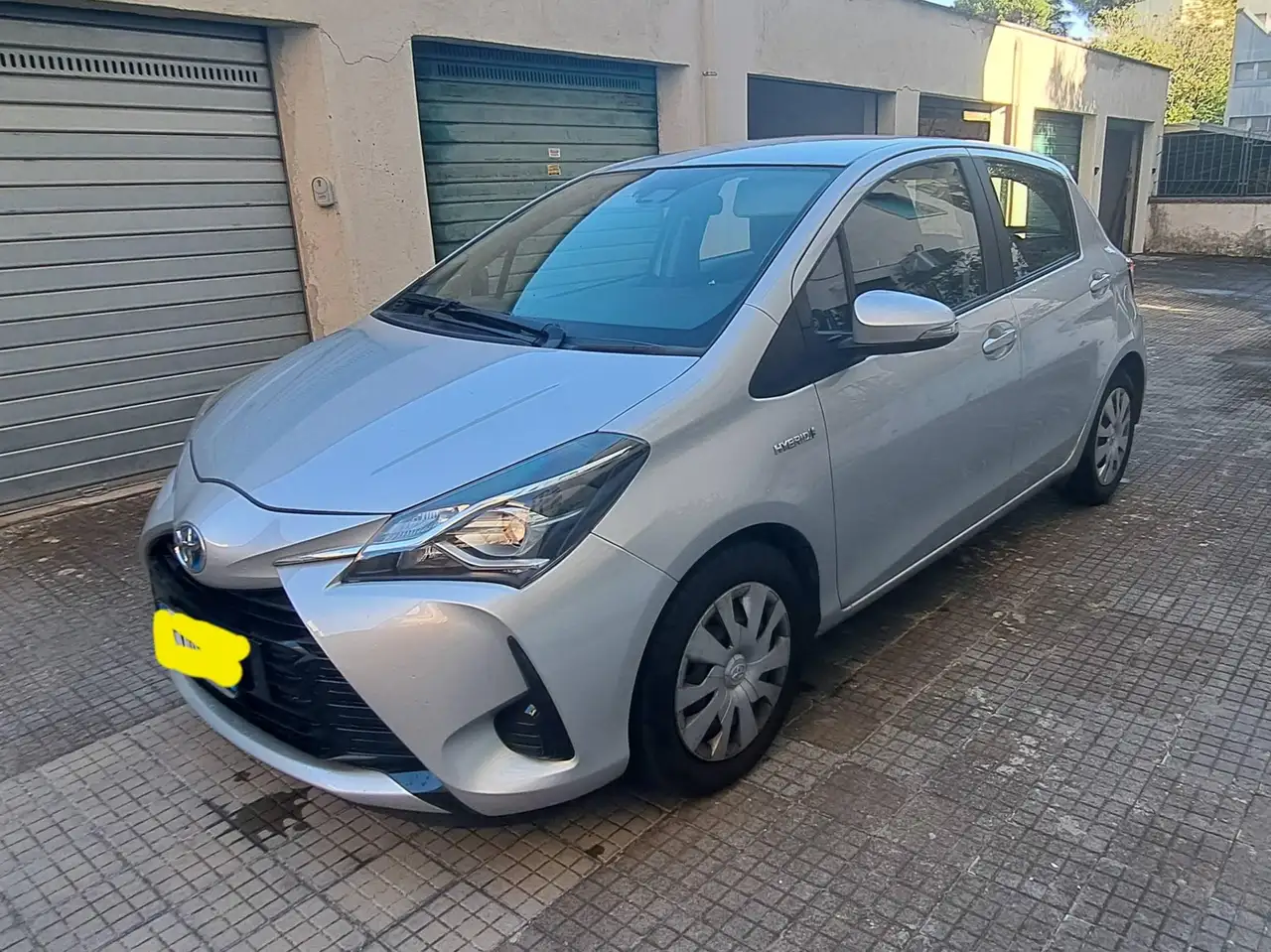 Toyota Yaris Yaris 5p 1.5h Active my18 — photo 1 of 8