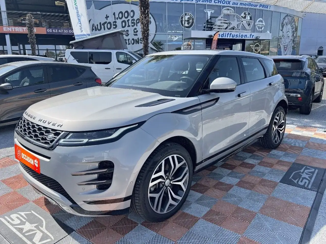 Land Rover Range Rover Evoque D180 AWD BVA9 R-DYNAMIC SE — photo 1 of 15