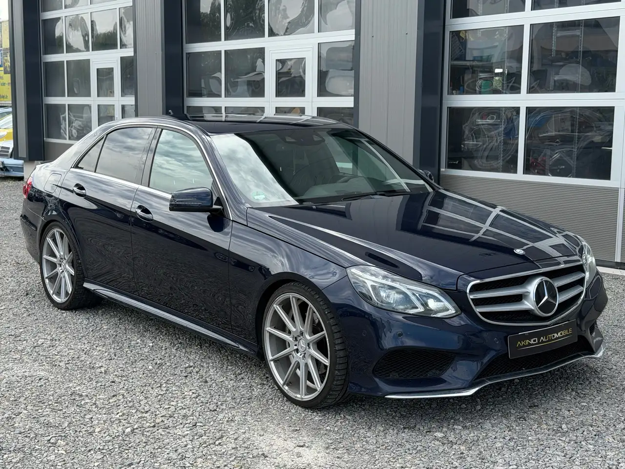 Mercedes-Benz E 220 E 220 BlueTec BlueEfficiency Edition *AMG-LINE*9G-Tronic*AHK*20Zoll* — photo 1 of 15
