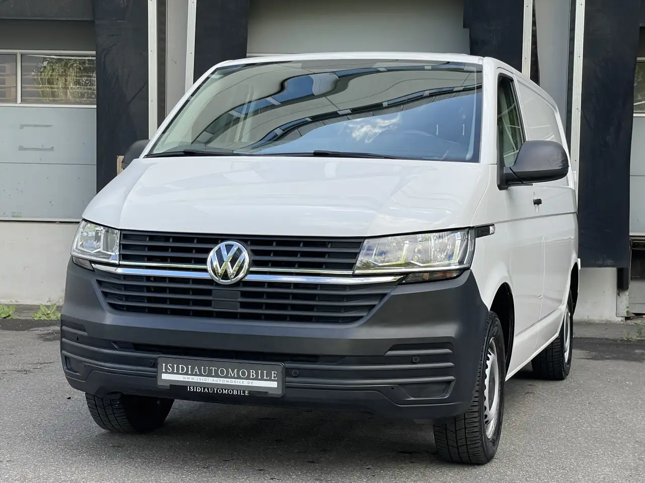 Volkswagen T6 Transporter DSG Sitzheizung PDC Klimaautomatik — photo 1 of 29