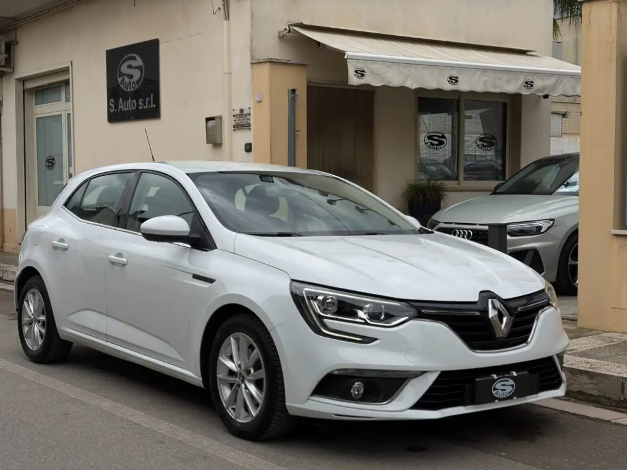 Renault Megane 1.5 dCi 115 CV Business — photo 1 of 15
