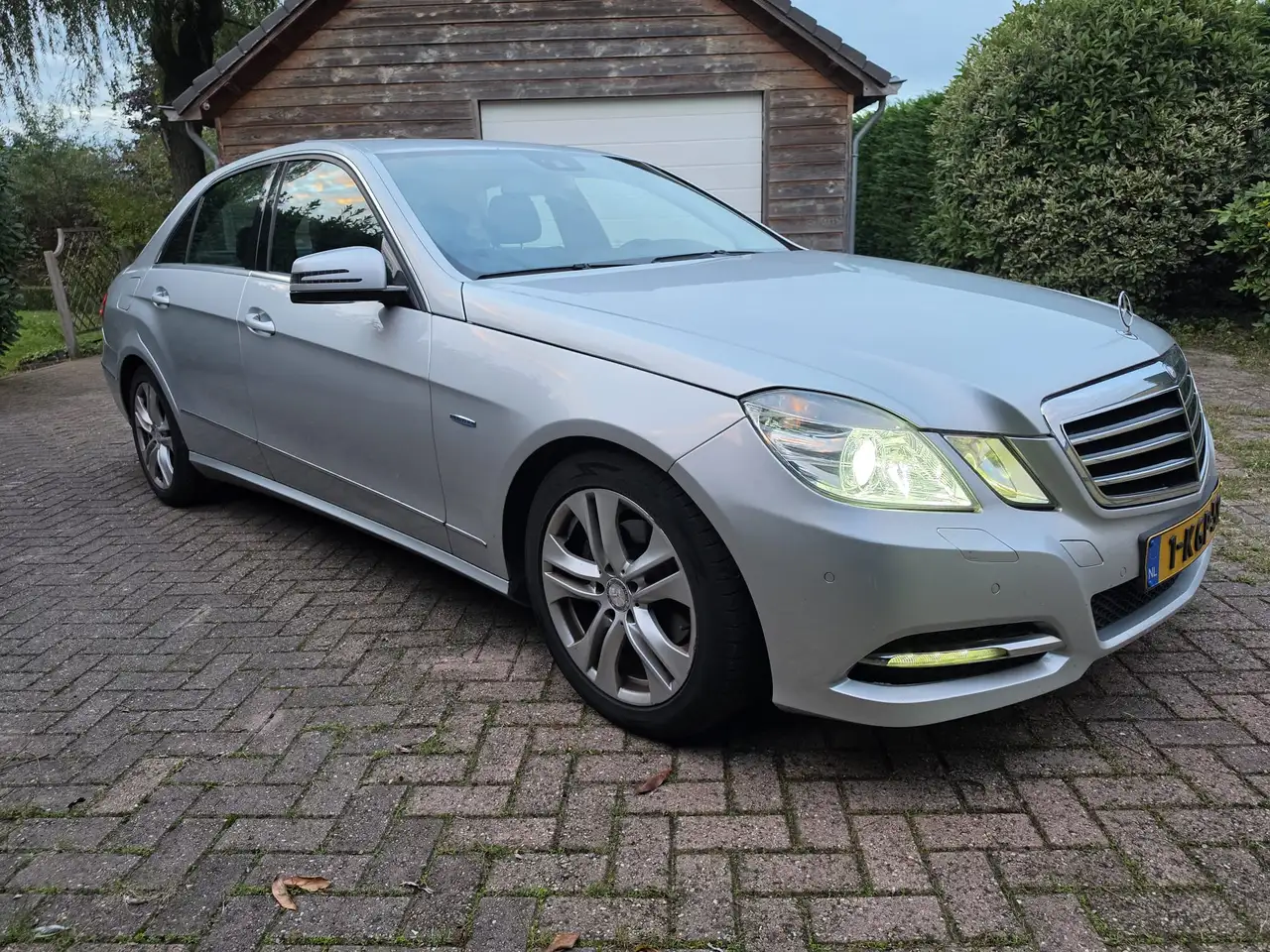 Mercedes-Benz E 200 E 200 CGI Bns Cl. Av.g — photo 1 of 10