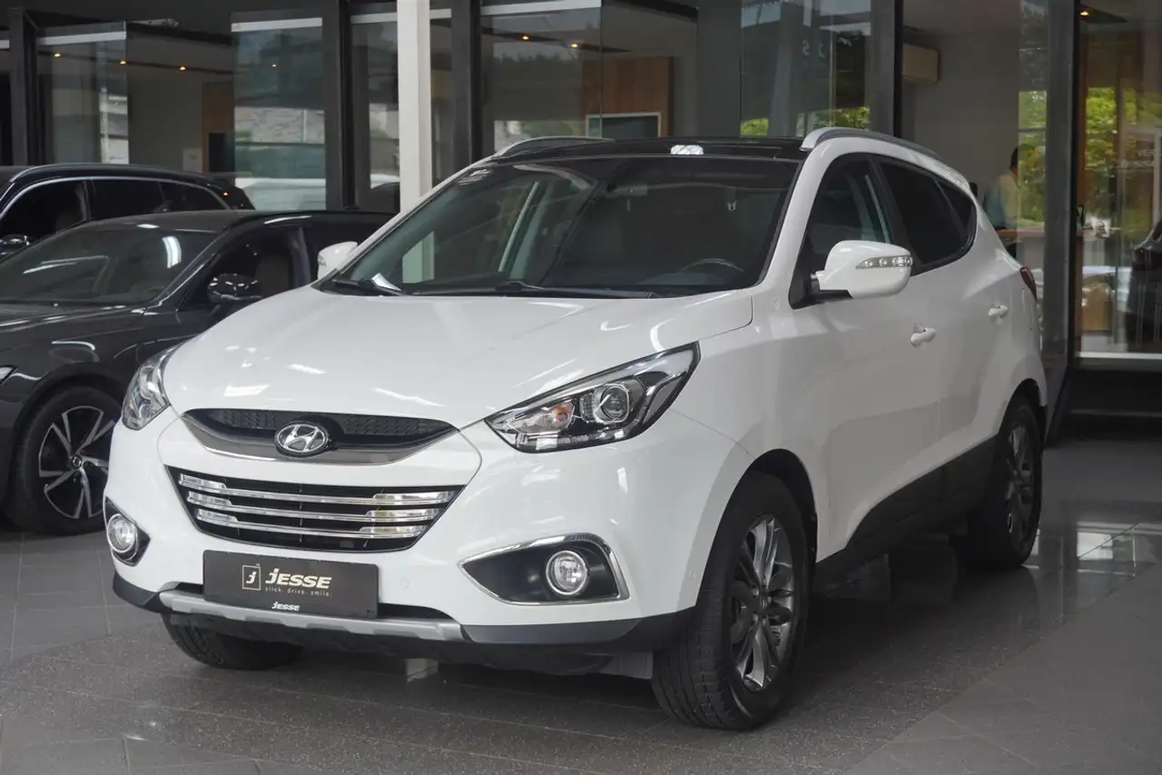 Hyundai iX35 2.0 Comfort Navi Pano R.Cam SHZ — photo 1 of 15